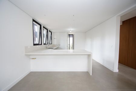 Casa à venda com 417m², 4 quartos e 4 vagas Casa à venda com 417m², 4 quartos e 4 vagascozinha