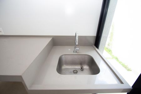 Casa à venda com 417m², 4 quartos e 4 vagas Casa à venda com 417m², 4 quartos e 4 vagaslavanderia fundos