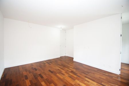 Casa à venda com 417m², 4 quartos e 4 vagas Casa à venda com 417m², 4 quartos e 4 vagassuite 1