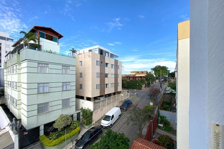 Vista Quarto 1 de apartamento para alugar com 3 quartos, 80m² em Sagrada Família, Belo Horizonte