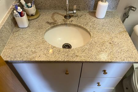 Apartamento para alugar com 56m², 2 quartos e 1 vaga Apartamento para alugar com 56m², 2 quartos e 1 vagaBanheiro da Suíte