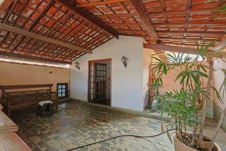 Casa para alugar com 365m², 4 quartos e 4 vagas