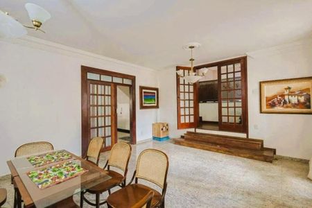 Casa para alugar com 365m², 4 quartos e 4 vagas