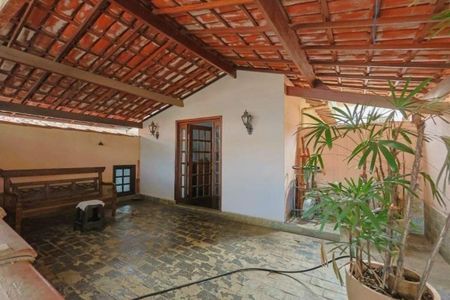 Casa para alugar com 365m², 4 quartos e 4 vagas