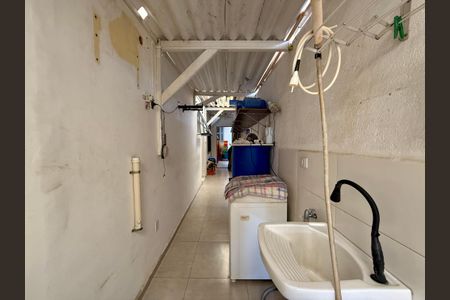 Casa à venda com 200m², 4 quartos e 1 vagaÁrea de Serviço