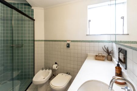 Apartamento à venda com 125m², 2 quartos e 2 vagasBanheiro do Corredor