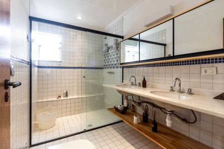 Apartamento à venda com 125m², 2 quartos e 2 vagasQuarto 1 - Banheiro da Suite