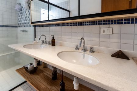 Apartamento à venda com 125m², 2 quartos e 2 vagasQuarto 1 - Banheiro da Suite