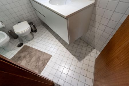 Apartamento à venda com 125m², 2 quartos e 2 vagasBanheiro do Corredor