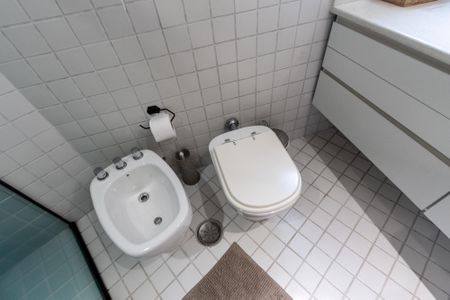 Apartamento à venda com 125m², 2 quartos e 2 vagasBanheiro do Corredor