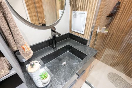 Studio à venda com 28m², 1 quarto e sem vaga Studio à venda com 28m², 1 quarto e sem vagaBanheiro Social