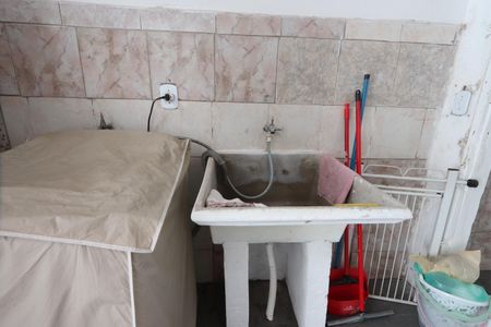 Casa à venda com 250m², 6 quartos e 3 vagasLavanderia - Casa 4