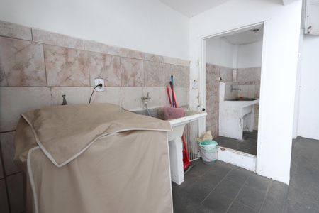 Casa à venda com 250m², 6 quartos e 3 vagasLavanderia - Casa 4