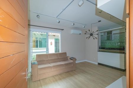 Sala de casa de condomínio para alugar com 2 quartos, 80m² em Olaria, Canoas