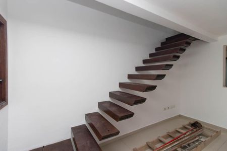 Casa à venda com 100m², 3 quartos e sem vagaEscada