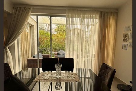 Casa de condomínio à venda com 300m², 3 quartos e 4 vagasSala