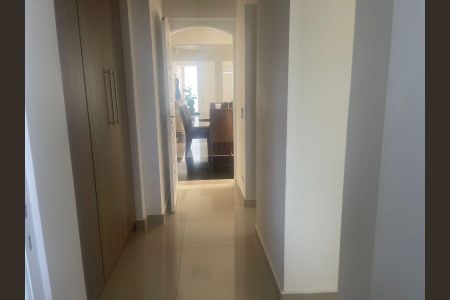 Casa de condomínio à venda com 300m², 3 quartos e 4 vagasQuarto