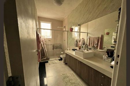 Casa de condomínio à venda com 300m², 3 quartos e 4 vagasBanheiro