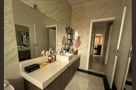 Casa de condomínio à venda com 300m², 3 quartos e 4 vagasBanheiro