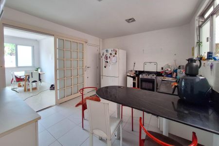 Apartamento à venda com 128m², 3 quartos e sem vaga Apartamento à venda com 128m², 3 quartos e sem vagaCozinha