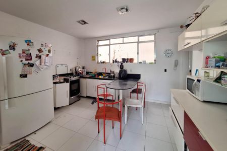 Apartamento à venda com 128m², 3 quartos e sem vaga Apartamento à venda com 128m², 3 quartos e sem vagaCozinha