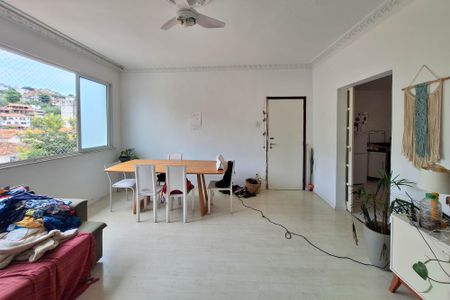 Apartamento à venda com 128m², 3 quartos e sem vaga Apartamento à venda com 128m², 3 quartos e sem vagaSala