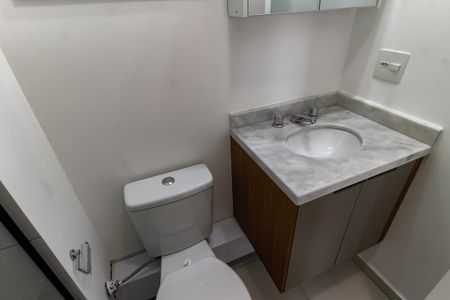 Banheiro Corredor de apartamento para alugar com 3 quartos, 74m² em Vila Andrade, São Paulo