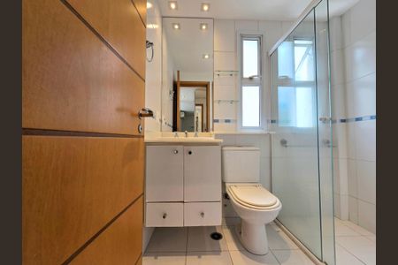 Apartamento à venda com 64m², 1 quarto e 2 vagasBanheiro