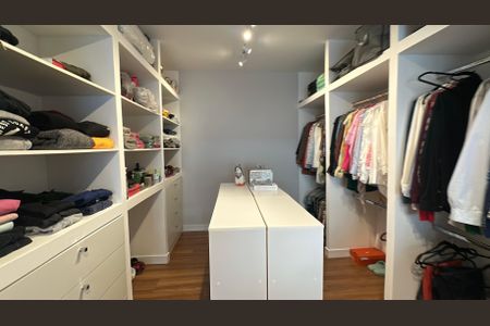 Apartamento à venda com 346m², 3 quartos e 3 vagasCloset da suíte 3