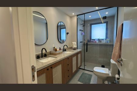 Apartamento à venda com 346m², 3 quartos e 3 vagasBanheiro da Suíte 3