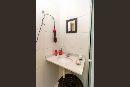 Casa de condomínio à venda com 63m², 2 quartos e 1 vagaBanheiro Social