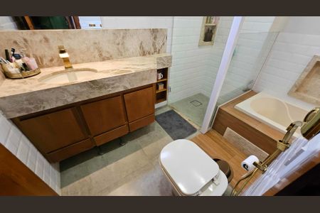 Apartamento para alugar com 150m², 4 quartos e 3 vagasBanheiro do Quarto 1