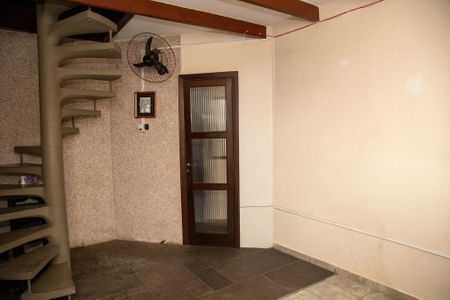 Casa para alugar com 179m², 3 quartos e 2 vagasSala