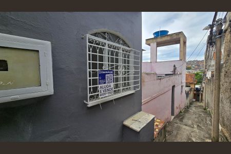 Casa para alugar com 50m², 1 quarto e sem vagaFachada casa com placa