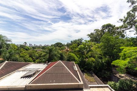 Casa à venda com 671m², 5 quartos e 5 vagas Casa à venda com 671m², 5 quartos e 5 vagasVista Rooftop