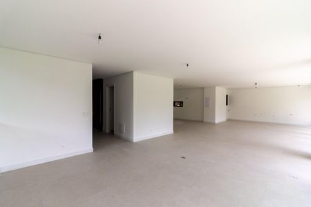 Casa à venda com 671m², 5 quartos e 5 vagas Casa à venda com 671m², 5 quartos e 5 vagasSala