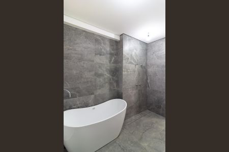 Casa à venda com 671m², 5 quartos e 5 vagas Casa à venda com 671m², 5 quartos e 5 vagasBanheiro Suíte 1