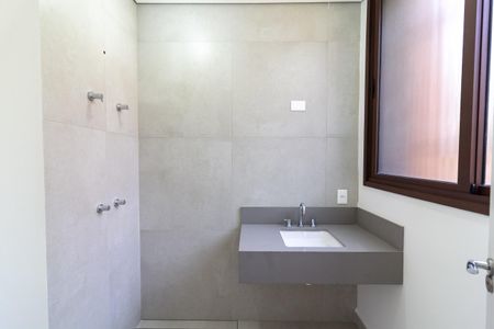 Casa à venda com 671m², 5 quartos e 5 vagas Casa à venda com 671m², 5 quartos e 5 vagasBanheiro Suíte 4