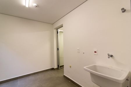 Casa à venda com 671m², 5 quartos e 5 vagas Casa à venda com 671m², 5 quartos e 5 vagasÁrea de Serviço