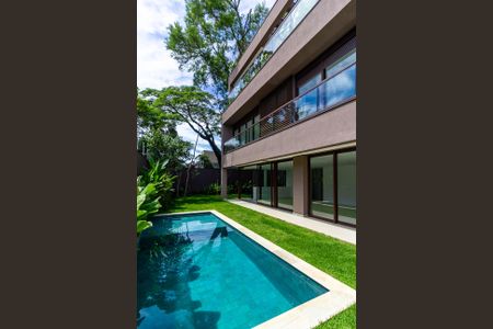 Casa à venda com 671m², 5 quartos e 5 vagas Casa à venda com 671m², 5 quartos e 5 vagasPiscina