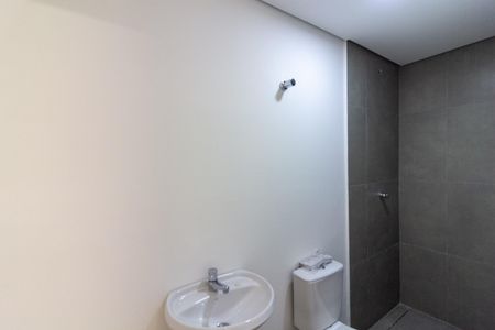 Casa à venda com 671m², 5 quartos e 5 vagas Casa à venda com 671m², 5 quartos e 5 vagasBanheiro de Serviço