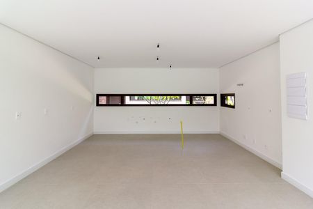 Casa à venda com 671m², 5 quartos e 5 vagas Casa à venda com 671m², 5 quartos e 5 vagasCozinha