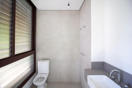 Casa à venda com 671m², 5 quartos e 5 vagas Casa à venda com 671m², 5 quartos e 5 vagasBanheiro Suíte 2