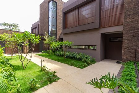 Casa à venda com 671m², 5 quartos e 5 vagas Casa à venda com 671m², 5 quartos e 5 vagasFachada interna