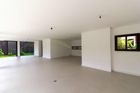 Casa à venda com 671m², 5 quartos e 5 vagas Casa à venda com 671m², 5 quartos e 5 vagasSala