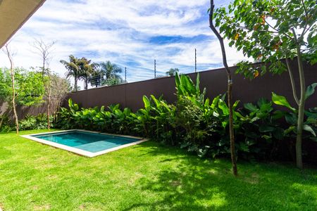 Casa à venda com 671m², 5 quartos e 5 vagas Casa à venda com 671m², 5 quartos e 5 vagasPiscina