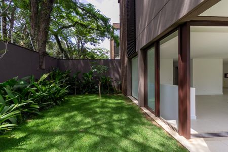 Casa à venda com 671m², 5 quartos e 5 vagas Casa à venda com 671m², 5 quartos e 5 vagasJardim