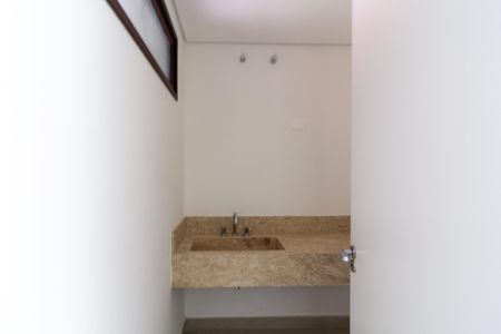 Casa à venda com 671m², 5 quartos e 5 vagas Casa à venda com 671m², 5 quartos e 5 vagasLavabo