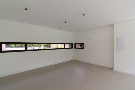 Casa à venda com 671m², 5 quartos e 5 vagas Casa à venda com 671m², 5 quartos e 5 vagasCozinha