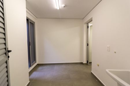 Casa à venda com 671m², 5 quartos e 5 vagas Casa à venda com 671m², 5 quartos e 5 vagasÁrea de Serviço